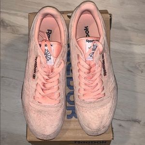 Sandstone Reebok classics with gum bottoms